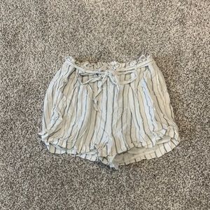 White flowy American eagle shorts